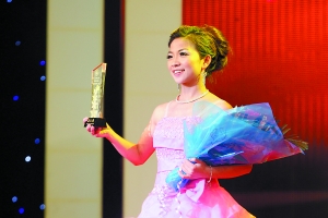 重师19岁女生打工替养父治病感动校园-重庆晨