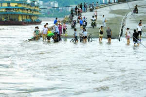 <em>弟弟</em>不慎掉入长江 <em>姐夫</em>跳江施救再没起来-重庆