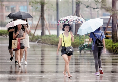 上联是《小雨…雷阵雨…中雨…大雨…无语!》