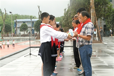 重庆市璧山区凤凰小学欢迎您视频